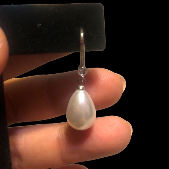 Sterling silver pearl teardrop earrings - Picture 6 of 7